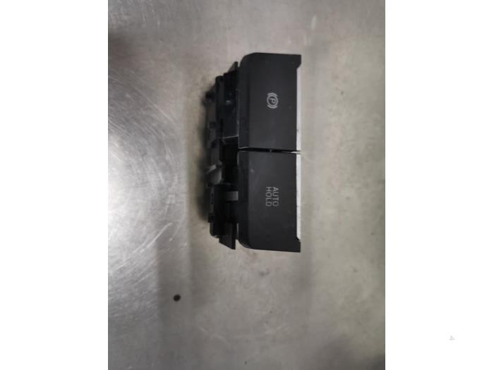 Gebrauchte Handbremse Schalter Volkswagen Golf VIII Variant (GC5) 1.0 TSI 12V Preis € 20,00 Margenregelung angeboten von De Witte Boerderij AutoMotive