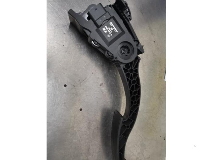 Gebrauchte Gaspedalposition Sensor Mercedes A (W176) 1.6 A-180 16V Preis € 20,00 Margenregelung angeboten von De Witte Boerderij AutoMotive