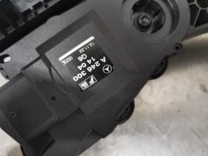Gaspedalposition Sensor van een Mercedes-Benz A (W176) 1.6 A-180 16V 2013