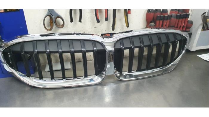 Używane Grill BMW 3 serie (G20) Cena € 65,00 Procedura marży oferowane przez De Witte Boerderij AutoMotive