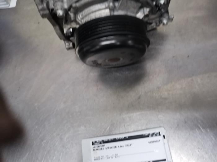 Begagnade Vattenpump Mercedes Sprinter 3,5t (907.6/910.6) 315 CDI 2.0 D RWD Pris € 35,00 Marginaltabell erbjuds av De Witte Boerderij AutoMotive