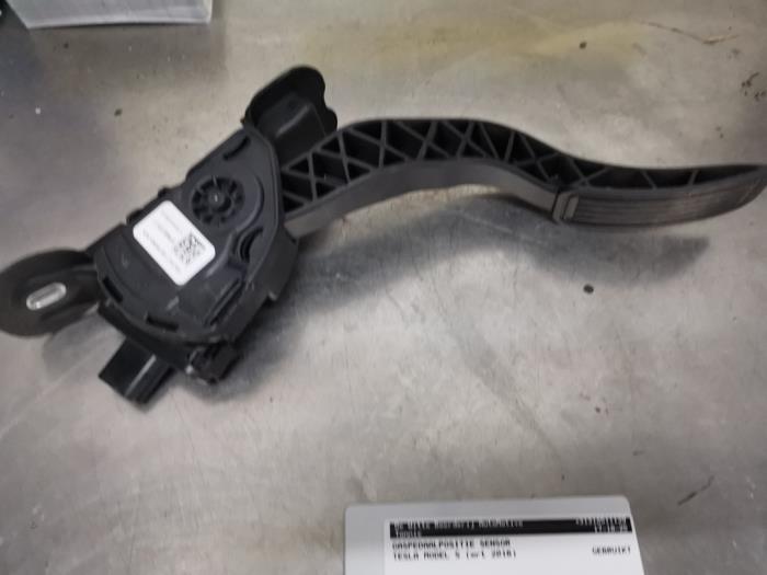 Begagnade Gaspedalsensor Tesla Model S 90D Pris € 20,00 Marginaltabell erbjuds av De Witte Boerderij AutoMotive