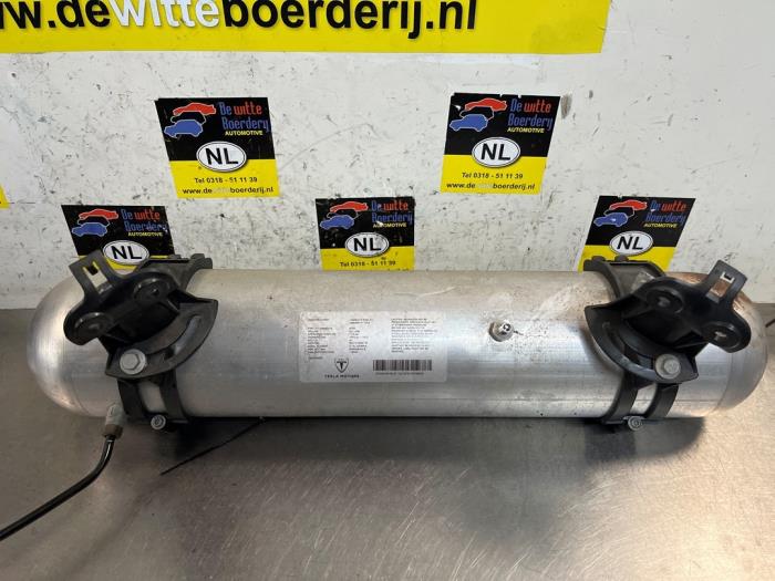 Używane Miech Tesla Model S 90D Cena € 125,00 Procedura marży oferowane przez De Witte Boerderij AutoMotive