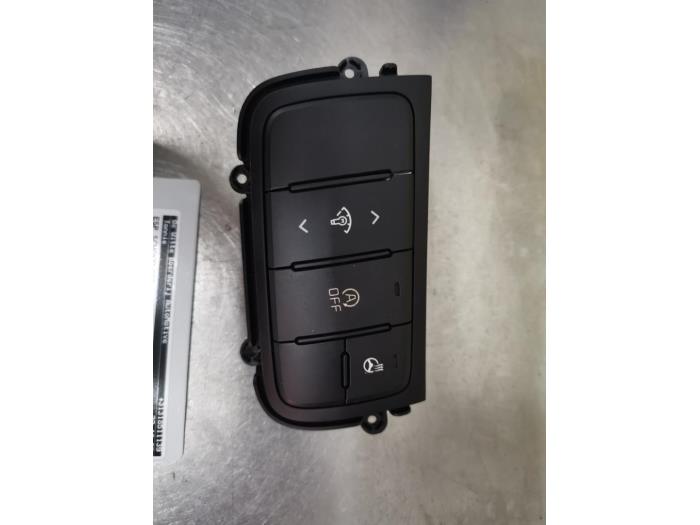 Używane Przelacznik ESP Kia Cee'd (JDB5) 1.0i T-GDi 12V 120 Cena € 35,00 Procedura marży oferowane przez De Witte Boerderij AutoMotive