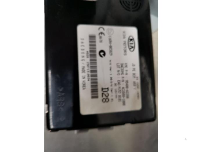 Używane Modul Comfort Kia Cee'd (JDB5) 1.0i T-GDi 12V 120 Cena € 75,00 Procedura marży oferowane przez De Witte Boerderij AutoMotive