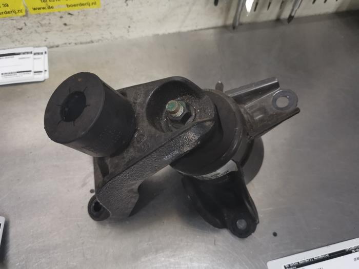 Usagé Support moteur Kia Cee'd (JDB5) 1.0i T-GDi 12V 120 Prix € 45,00 Règlement à la marge proposé par De Witte Boerderij AutoMotive