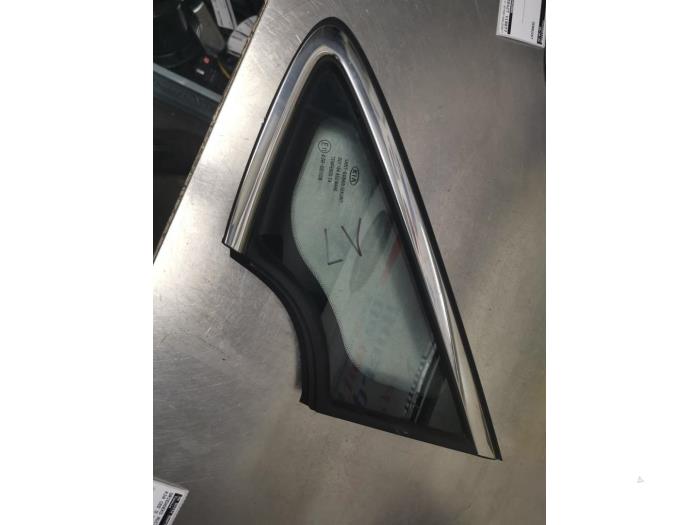 Usados Ventanilla triangular izquierda delante Kia Cee'd (JDB5) 1.0i T-GDi 12V 120 Precio € 35,00 Norma de margen ofrecido por De Witte Boerderij AutoMotive