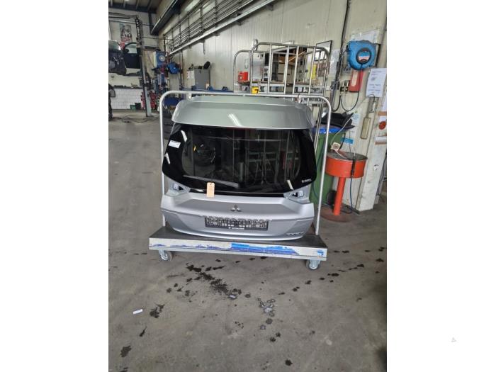 Używane Tylna klapa Mitsubishi Eclipse Cross (GK/GL) 2.4 16V PHEV 4x4 Cena € 750,00 Procedura marży oferowane przez De Witte Boerderij AutoMotive