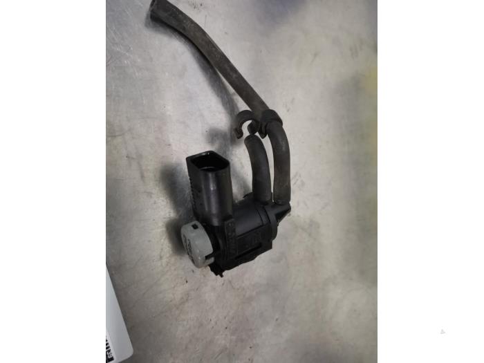 Begagnade Bränsletryckssensor Volkswagen Transporter/Caravelle T5 2.0 TDI DRF Pris € 10,00 Marginaltabell erbjuds av De Witte Boerderij AutoMotive
