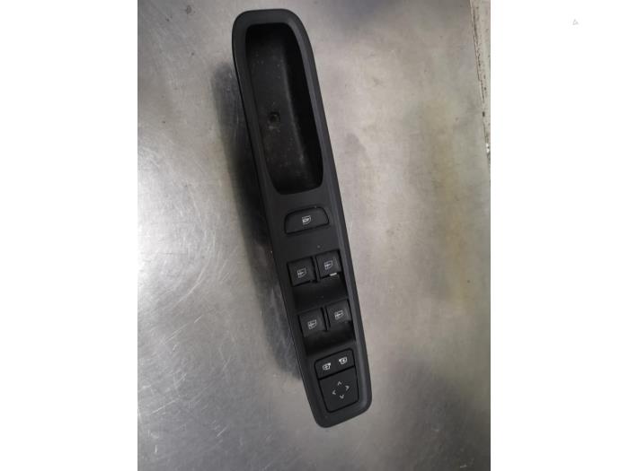 Usados Interruptor de ventanilla eléctrica Dacia Jogger 1.0 TCe 100 Bi-Fuel , ECO-G 12V Precio € 35,00 Norma de margen ofrecido por De Witte Boerderij AutoMotive