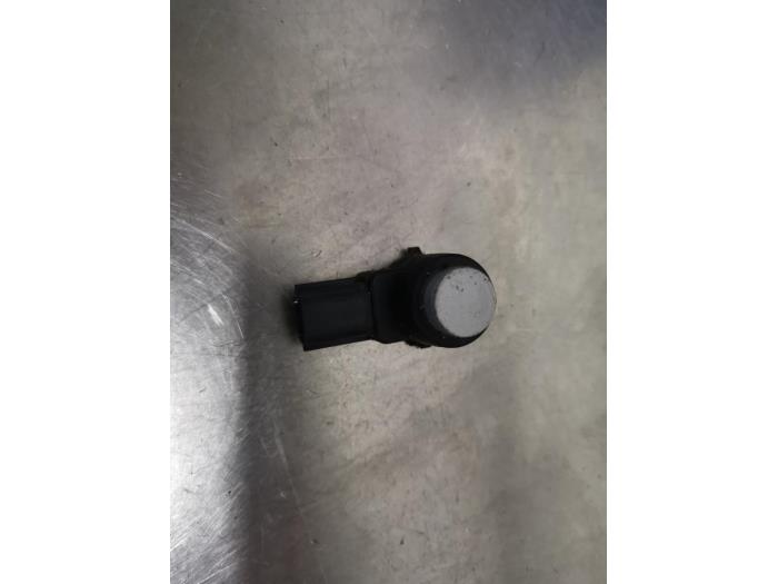 Usados Sensor PDC Opel Astra J GTC (PD2/PF2) 1.4 Turbo 16V ecoFLEX 140 Precio € 15,00 Norma de margen ofrecido por De Witte Boerderij AutoMotive