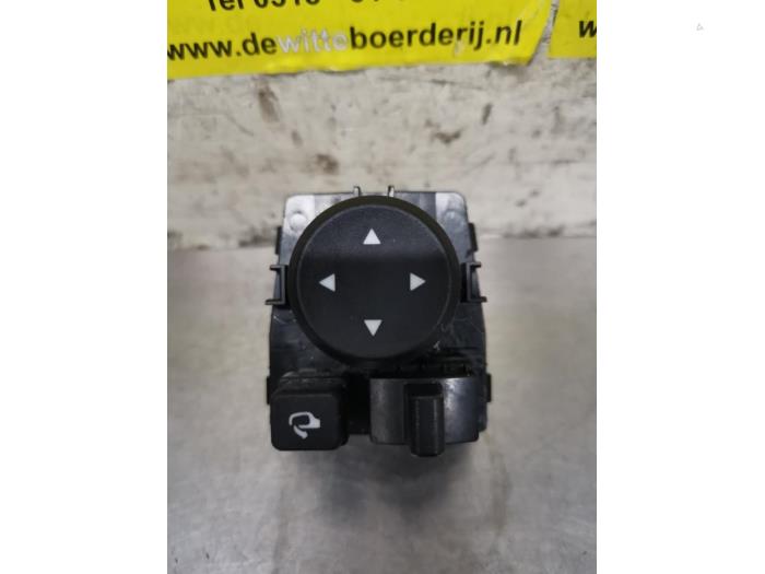 Begagnade Brytare, eldrivet säte Kia Sportage (NQ5E) 1.6 T-GDi PHEV 16V AWD Pris € 25,00 Marginaltabell erbjuds av De Witte Boerderij AutoMotive
