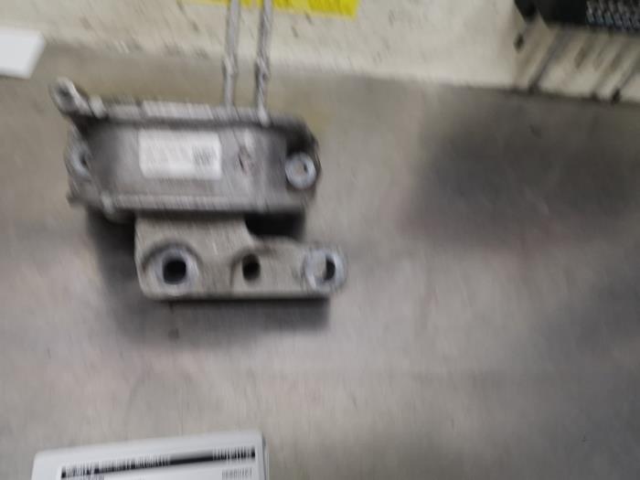 Used Engine mount Volkswagen Tiguan (AD1) 1.4 TSI 16V Price € 15,00 Margin scheme offered by De Witte Boerderij AutoMotive