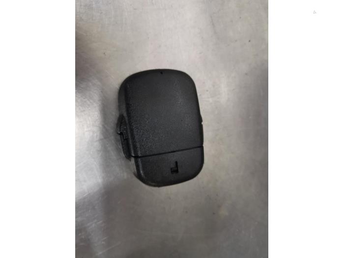 Begagnade Regnsensor Kia Cee'd Sportswagon (JDC5) 1.6 GDI 16V Pris € 15,00 Marginaltabell erbjuds av De Witte Boerderij AutoMotive