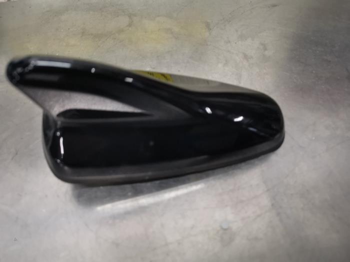 Używane Antena Seat Leon Sportstourer (KLF) 1.5 TSI 16V Cena € 30,00 Procedura marży oferowane przez De Witte Boerderij AutoMotive