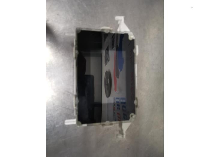 Begagnade Innerdisplay Ford Fiesta 6 (JA8) 1.0 SCI 12V 80 Pris € 25,00 Marginaltabell erbjuds av De Witte Boerderij AutoMotive