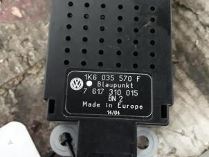 Usagé Antenne amplificateur Volkswagen Golf III Variant (1H5) 1.9 TDI Prix € 25,00 Règlement à la marge proposé par De Witte Boerderij B.V.