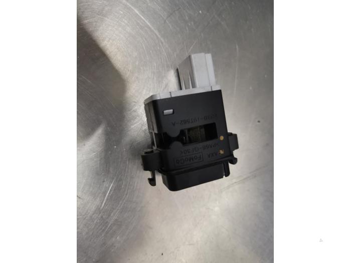 Begagnade Innetemperatursensor Ford Mondeo V 2.0 Hybrid 16V Pris € 15,00 Marginaltabell erbjuds av De Witte Boerderij AutoMotive