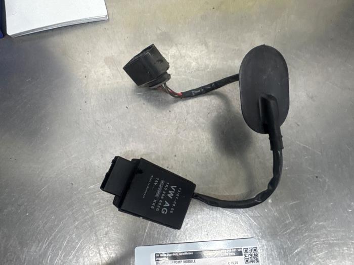 Usagé Module pompe carburant Volkswagen Polo V (6R) 1.2 TSI Prix € 15,00 Règlement à la marge proposé par De Witte Boerderij AutoMotive