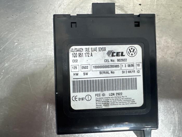 Begagnade Larmsensor Volkswagen Eos (1F7/F8) 1.4 TSI 16V Pris € 15,00 Marginaltabell erbjuds av De Witte Boerderij AutoMotive