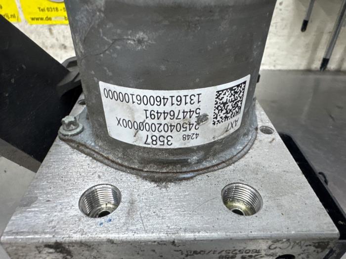 Begagnade ABS-pump Opel Karl 1.0 12V Pris € 29,95 Marginaltabell erbjuds av De Witte Boerderij AutoMotive