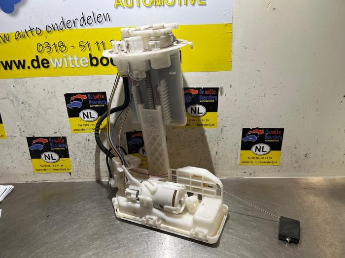 Usagé Pompe à carburant Toyota Yaris IV (P21/PA1/PH1) 1.5 12V Hybrid 115 Prix € 29,99 Règlement à la marge proposé par De Witte Boerderij AutoMotive