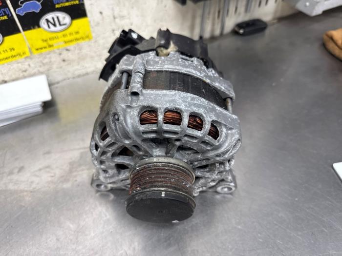 Gebrauchte Dynamo Peugeot 208 I (CA/CC/CK/CL) 1.2 12V e-THP PureTech 110 Preis € 25,00 Margenregelung angeboten von De Witte Boerderij AutoMotive