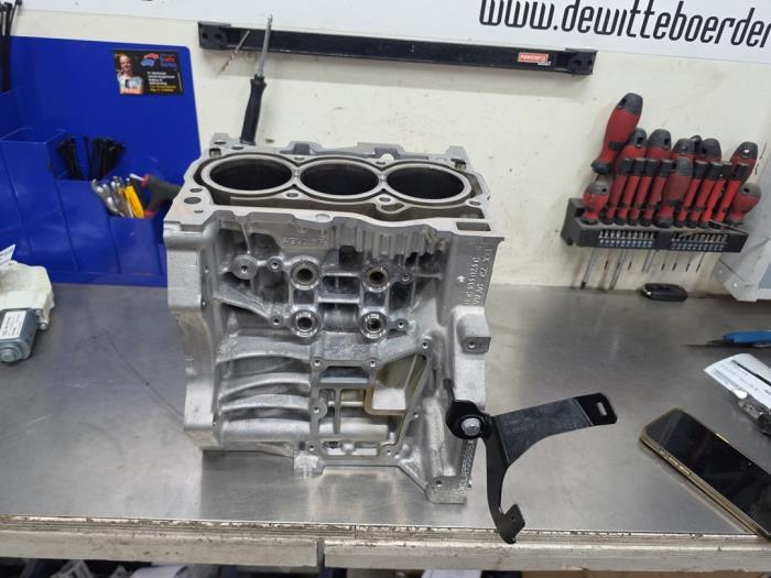 Used Engine crankcase Volkswagen Polo Price € 150,00 Margin scheme offered by De Witte Boerderij AutoMotive