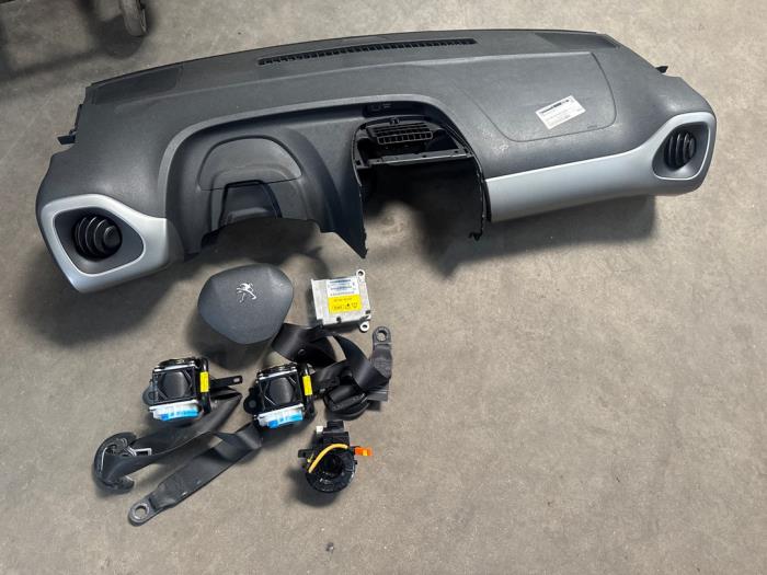 Begagnade Airbagset Peugeot 108 1.0 12V Pris € 550,00 Marginaltabell erbjuds av De Witte Boerderij AutoMotive