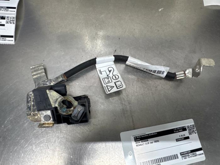 Begagnade Batterisensor Renault Clio V (RJAB) 1.0 TCe 90 12V Pris € 35,00 Marginaltabell erbjuds av De Witte Boerderij AutoMotive