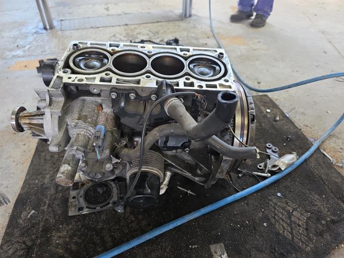 Used Engine crankcase Ford Fiesta 6 (JA8) 1.6 ST 16V Price € 907,50 Inclusive VAT offered by De Witte Boerderij AutoMotive