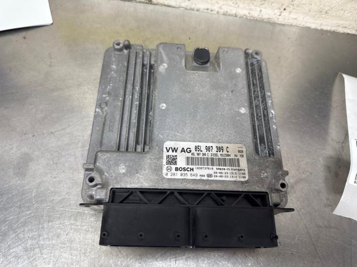 Engine management computer from a Seat Leon (KLB) 2.0 TDI 16V 2020
