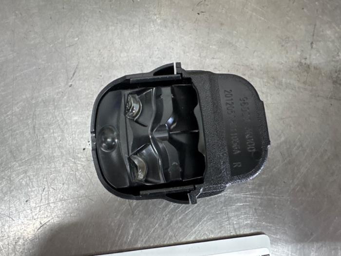 Begagnade Regnsensor Kia Cee'd (JDB5) 1.6 GDI 16V Pris € 14,99 Marginaltabell erbjuds av De Witte Boerderij AutoMotive