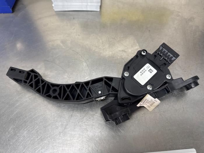 Begagnade Gaspedalsensor Kia Cee'd (JDB5) 1.6 GDI 16V Pris € 25,00 Marginaltabell erbjuds av De Witte Boerderij AutoMotive
