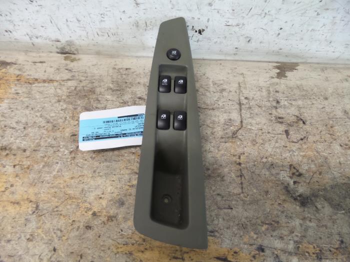 Usados Interruptor combinado de ventanillas Chevrolet Nubira Precio € 40,00 Norma de margen ofrecido por De Witte Boerderij AutoMotive