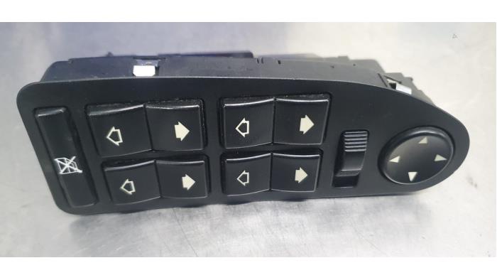 Usados Interruptor combinado de ventanillas BMW 5 serie (E39) 530d 24V Precio € 25,00 Norma de margen ofrecido por De Witte Boerderij AutoMotive