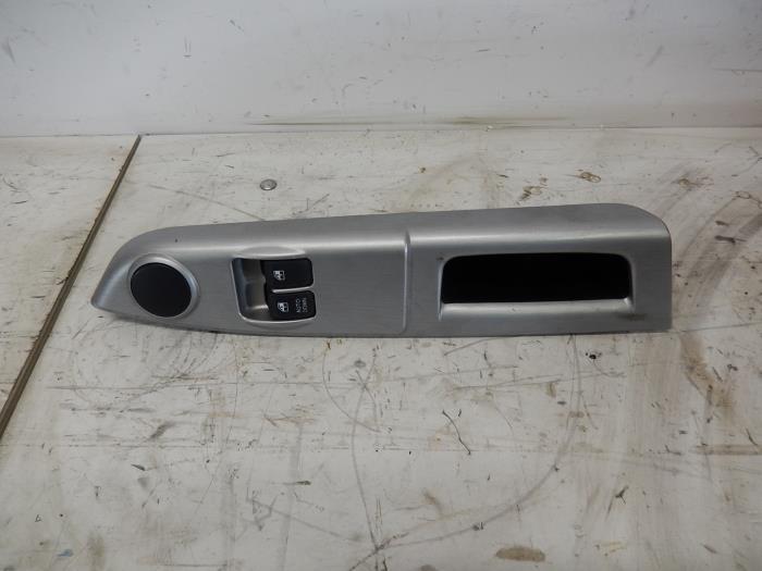 Usados Interruptor combinado de ventanillas Hyundai Getz 1.1i 12V Precio € 25,00 Norma de margen ofrecido por De Witte Boerderij AutoMotive