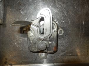 Used Bonnet lock mechanism Peugeot Boxer (U9) 2.2 HDi 120 Euro 4 Price € 15,00 Margin scheme offered by De Witte Boerderij B.V.