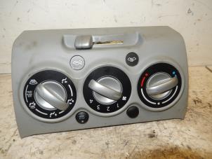 Usados Panel de control de calefacción Suzuki Alto (GF) 1.0 12V Precio € 50,00 Norma de margen ofrecido por De Witte Boerderij B.V.
