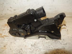 Used Door lock mechanism 4-door, front left BMW 3 serie (E46/4) 316i Price € 50,00 Margin scheme offered by De Witte Boerderij B.V.