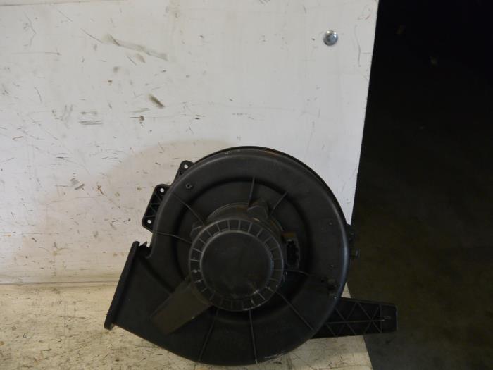 Heating and ventilation fan motor from a Volkswagen Fox (5Z) 1.2 2007