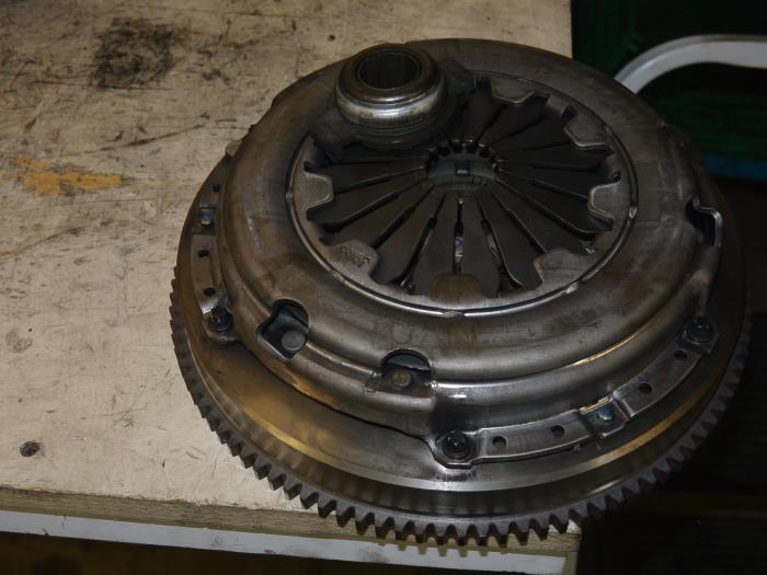 Clutch kit (complete) from a MINI Mini One/Cooper (R50) 1.6 16V Cooper 2002