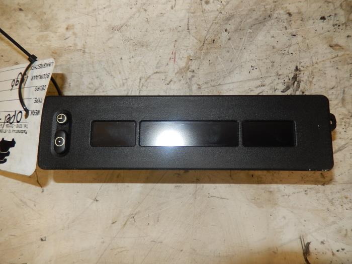 Begagnade Innerdisplay Opel Tigra (75) 1.4i 16V Pris € 25,00 Marginaltabell erbjuds av De Witte Boerderij AutoMotive