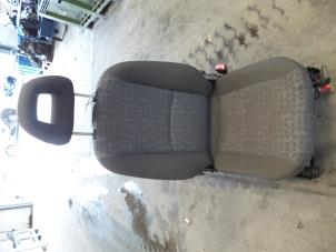 Used Seat, right Mercedes Vaneo (W414) 1.7 CDI 16V Price € 100,00 Margin scheme offered by De Witte Boerderij B.V.