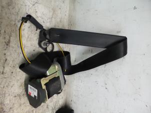 Used Seatbelt tensioner, left Mercedes Vaneo (W414) 1.7 CDI 16V Price € 75,00 Margin scheme offered by De Witte Boerderij B.V.