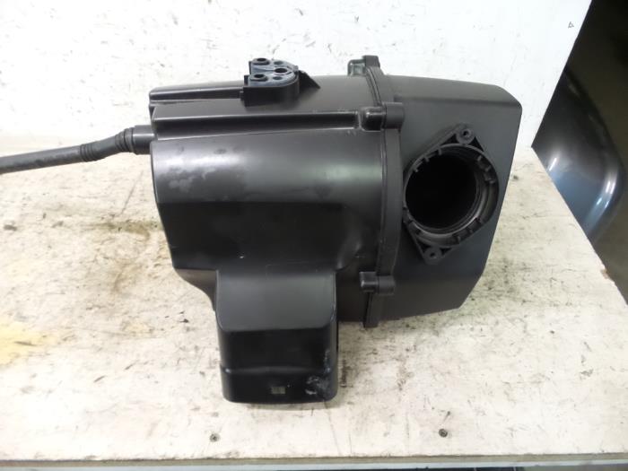 Gebrauchte Luftfiltergehäuse Seat Ibiza IV (6J5) 1.6 TDI 105 Preis € 50,00 Margenregelung angeboten von De Witte Boerderij AutoMotive