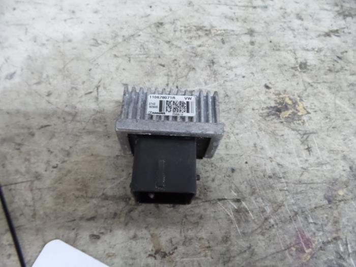 Glow plug relay Renault Megane III Grandtour 1.5 dCi 110 110678071R
