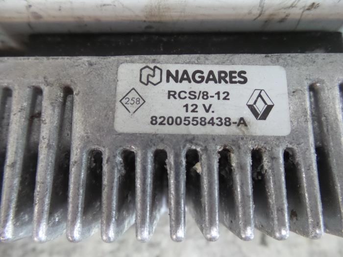 Glow plug relay Renault Megane III Grandtour 1.5 dCi 110 110678071R