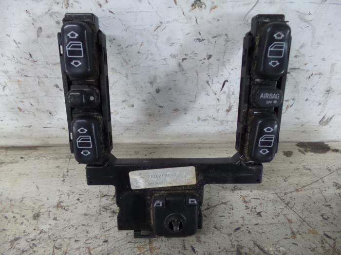 Usados Interruptor combinado de ventanillas Mercedes E (W210) 2.7 E-270 CDI 20V Precio € 50,00 Norma de margen ofrecido por De Witte Boerderij AutoMotive