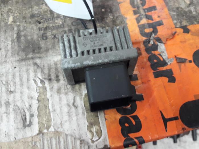 Glow plug relay Renault Kangoo Express 1.5 dCi 80 770015078